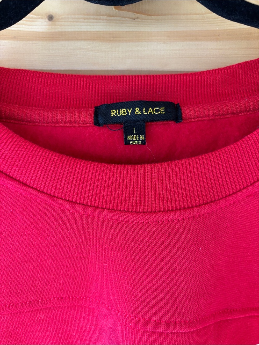 Red '87 Cropped Sweatshirt - Picture 2 of 3